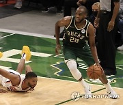 [NBA FINAL] 밀워키 반격의 중심 '3차전 사나이' 크리스 미들턴