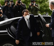 "위기의 윤석열이 중도하차 반기문을 만나면"