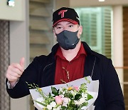 [포토] LG 새로운 외국인 타자 보어 '듬직하게 엄지 척!'