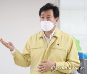 경로당 찾은 오세훈 "무조건 문 닫는 게 상책 아냐"