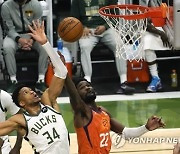 [NBA FINAL] 아데토쿤보의 역대급 블록슛을 본 이궈달라의 반응은?