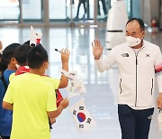 김학범호 결전지 도쿄로 출국 "코로나로 지친 국민들께 웃음 선사하겠다"