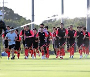 축구대표팀 현지 도착, 훈련 시작 "더위와 전쟁도 자신 있어요"