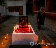 INDIA KASHMIR CANDLE VIGIL