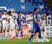 수원 FC, 수원 삼성 상대로 2-1 승리 [사진]