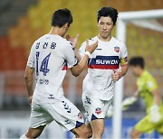 '이영재 결승골' 수원FC, '수원 더비'서 2-1 역전승..6위 도약