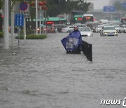 1년치 비 3일만에..中 허난성 정저우, 지하철 침수 12명 사망