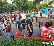 중국 장수성 난징 공항 직원 9명 무더기 확진에 '비상'