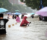 中 허난성 폭우로 댐 붕괴 위험..60년 만의 기록적 강수량