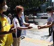 다중이용시설 노동자 보호조치 강화 요구안 전달