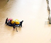 中허난성 기록적 홍수 사망자 56명으로 늘어..실종자 5명