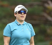 신지애, 3R 단독1위 '우승에 성큼'..전미정은 2타차 2위 [JLPGA]