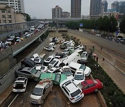 中홍수 대참사..4km 지하차로 수백대 차량 잠겨 아수라장[영상]