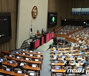 전화 한 통으로 '보험 해지' 쉽게.. 보험업법 개정안 국회 통과