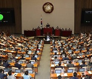 '법사위 왜 주나', '민주당에 배신'..與에 쏟아진 '문자폭탄'