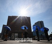 [포토]코로나19 검사 기다리는 시민들