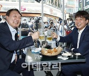 윤석열·이준석, 전격 치맥회동..'尹입당'에 "대동소이" 공감대