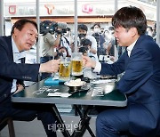 "대동소이, 불확실성 제거"..윤석열·이준석 '치맥회동' 성료