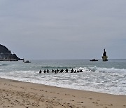 해운대해수욕장서 심야 물놀이하던 중학생 1명 사망.."실종자 1명 수색 중"