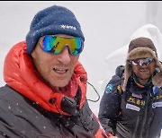 Russian mountaineer accuses climbers of passing by missing Korean mountaineer