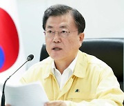 [현장연결] 문대통령 "비수도권, 내일부터 3단계로 일괄 상향"