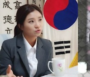 김소연, 당대표 이준석 저격 "청년팔이" "연예인병"