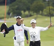 신지애, JLPGA 시즌 4번째 우승..프로 통산 61승