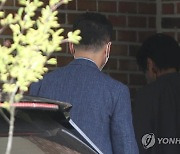 몸통설·배후설 지피는 野.."문대통령 입장 없나" 파상공세