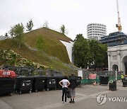 BRITAIN MARBLE ARCH MOUND