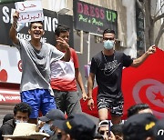 '아랍의 봄' 이끈 튀니지..의회 해산 시위 열려