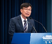 경찰, 결국 김상조 '무혐의 결론'..'아파트 전셋값' 인상' 의혹