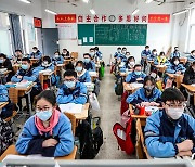 中·홍콩 증시 2% 이상 급락..교육·부동산 부문 규제 강화에 직격탄