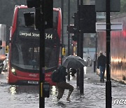 '폭우 이어지는 유럽'..이번에는 英 런던 홍수
