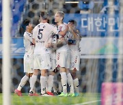 울산 상대 5골 폭격하며 1부 첫 3연승..수원FC, 다크호스 급부상