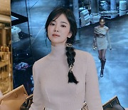 '41세' 송혜교, 땋은 머리에 명품 머리핀 '찰떡'..갈수록 어려지는 미모