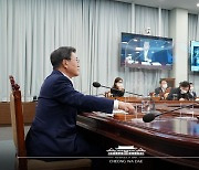 "수천만회분 어디갔냐".. 모더나 차질에 또 소환된 '文 화상통화'