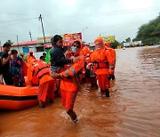 인도, 이번엔 40년만의 최악 홍수.. 최소 136명 숨져