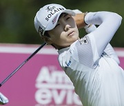 타구 방향을 바라보는 박성현 프로 [LPGA 에비앙 챔피언십]