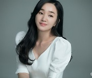 Actor Soo Ae donates 100 million won to people hit by Covid