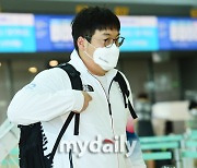 [MD포토] 일본 출국하는 김현수 '진지한 표정'