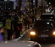 "자영업자에 확산 책임"..전국 차량시위 예고
