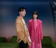 AKMU 이찬혁 "아이유 참여 신곡 '낙하', '위대한 쇼맨'에서 영감"