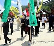 경내 도는 발인 행렬