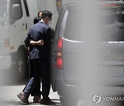 김경수 전 지사, 호송차 이동