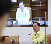 [포토] 중대본회의 발언하는 김 총리