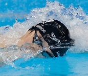 황선우, 자유형 100m '꿈의 기록' 47초대 한국신기록