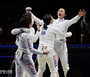 펜싱 여자 에페 단체, 중국 제치고 은메달 확보 [Tokyo 2020]