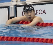 황선우, 200m 이어 100m 한국 신기록..준결승행