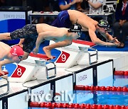 [MD포토] 황선우 '200m 자유형 결승전 출발'