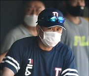 [MD포토] 김태형 감독, '날카로운 눈빛'